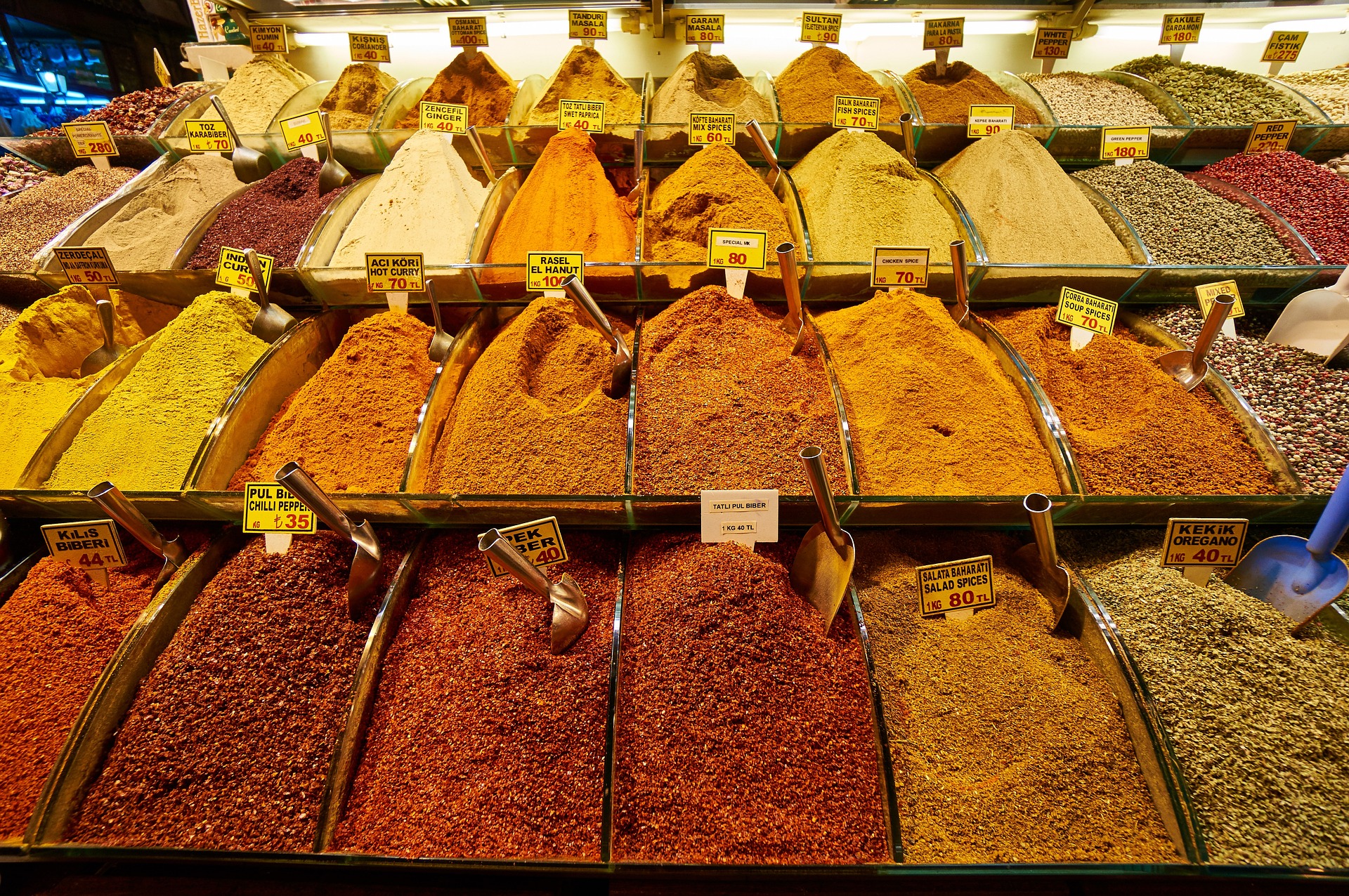 Powered spices at a market.